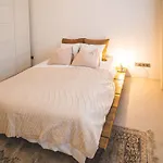 Old Town Apartment *