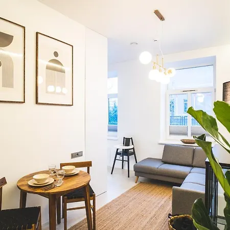 Old Town Apartment *