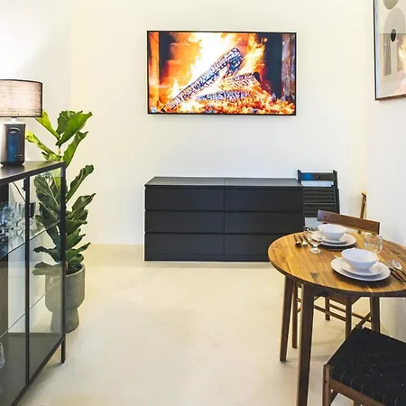 Old Town Apartment *