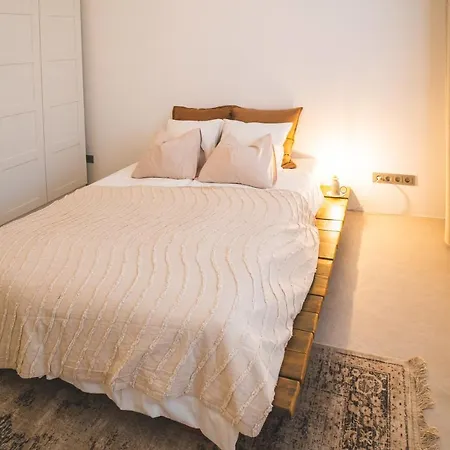 Old Town Apartment *